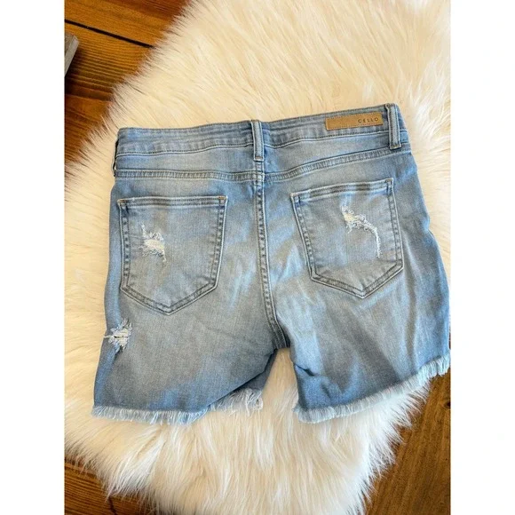 Cello size medium frayed‎ hem denim shorts - Picture 3 of 4